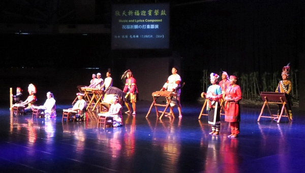 Musik- und Tanzdarbietung der Ureinwohner in Pingtung